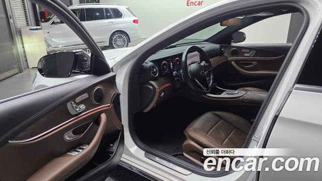 Mercedes-Benz E-Class 2021 — фото 10 из 20