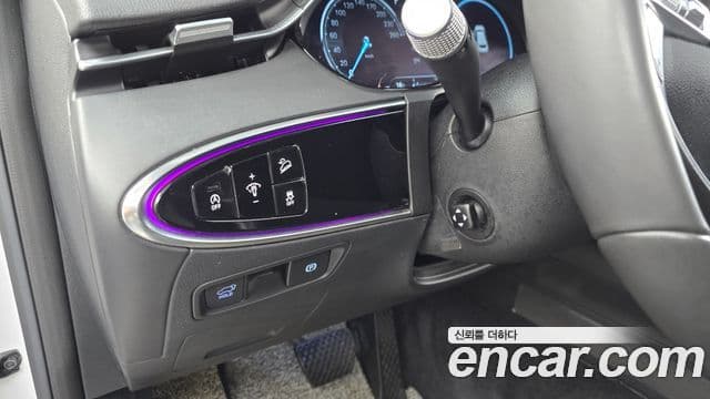 Genesis GV70 2022 — ფოტო 17/20