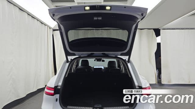 Genesis GV70 2022 — ფოტო 19/20