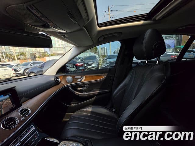 Mercedes-Benz E-Class 2018 — ფოტო 12/20