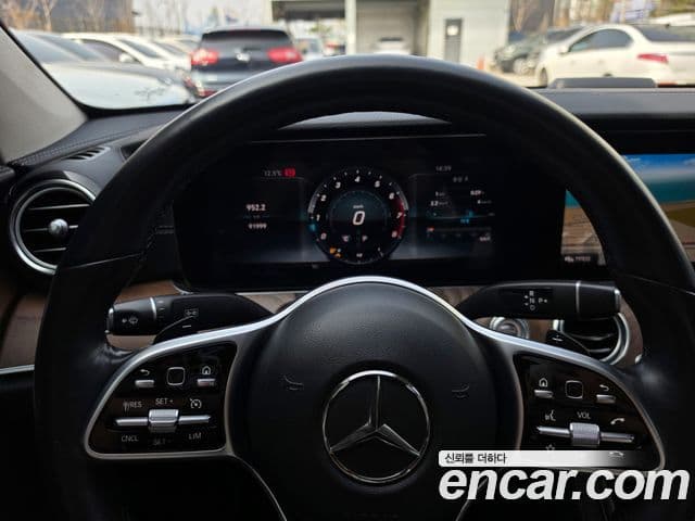 Mercedes-Benz E-Class 2018 — ფოტო 9/20