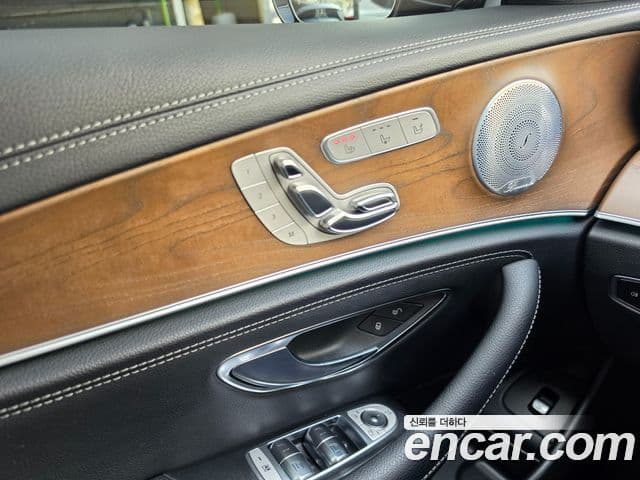 Mercedes-Benz E-Class 2018 — ფოტო 7/20