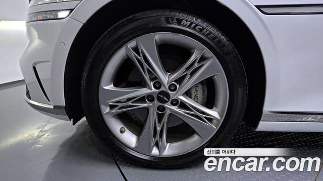 Genesis G90 2022 — Photo 15/20