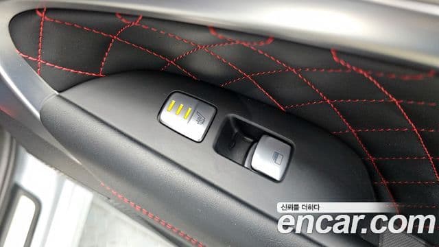 Genesis G70 2018 — ფოტო 18/20