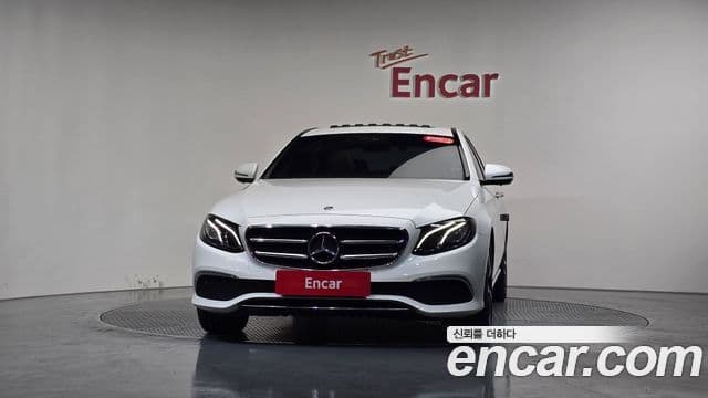 Mercedes-Benz E-Class 2019 — ფოტო 2/20