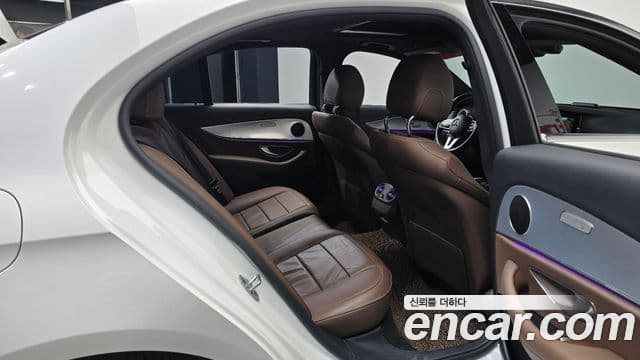 Mercedes-Benz E-Class 2019 — ფოტო 11/20