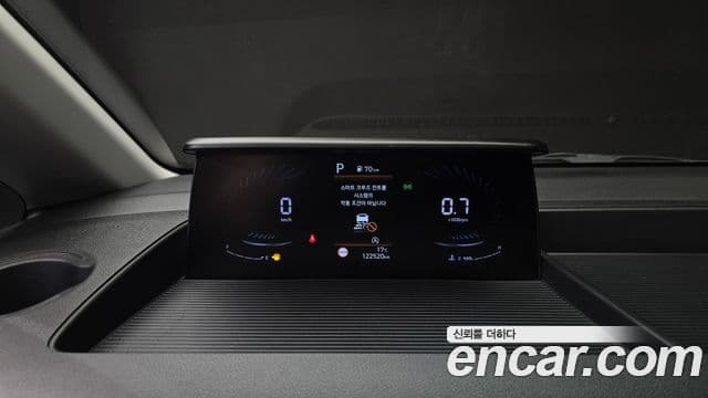 Hyundai Staria 2021 — ფოტო 8/20