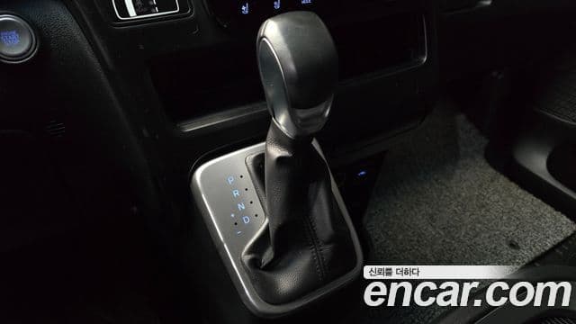 Hyundai Staria 2021 — ფოტო 9/20