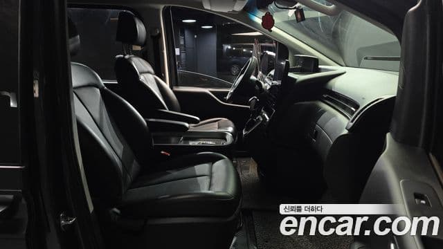 Hyundai Staria 2021 — ფოტო 11/20