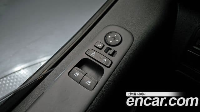Hyundai Staria 2021 — ფოტო 18/20