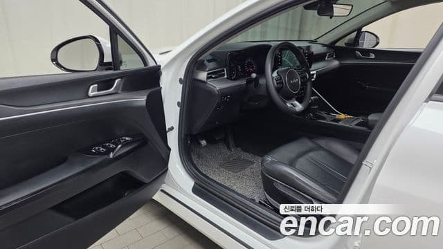 Kia K5 2022 — Şəkil 10/20