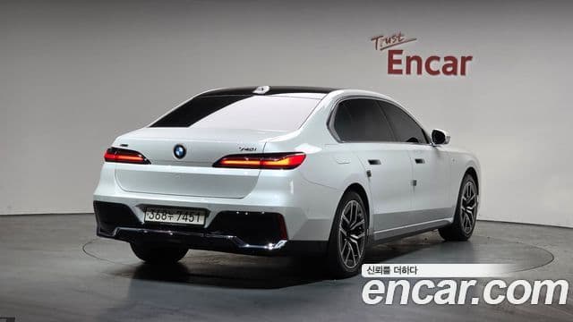 BMW 7 Series 2023 — ფოტო 2/20