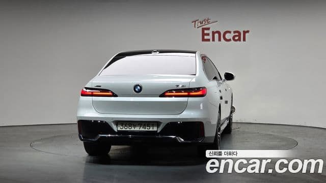 BMW 7 Series 2023 — ფოტო 4/20