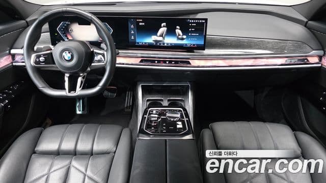 BMW 7 Series 2023 — ფოტო 7/20