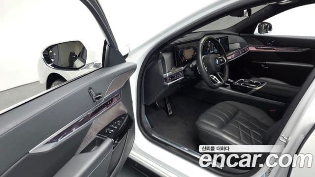 BMW 7 Series 2023 — ფოტო 11/20