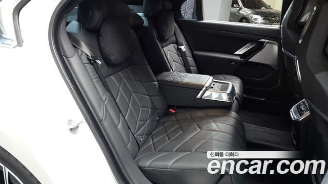 BMW 7 Series 2023 — ფოტო 12/20