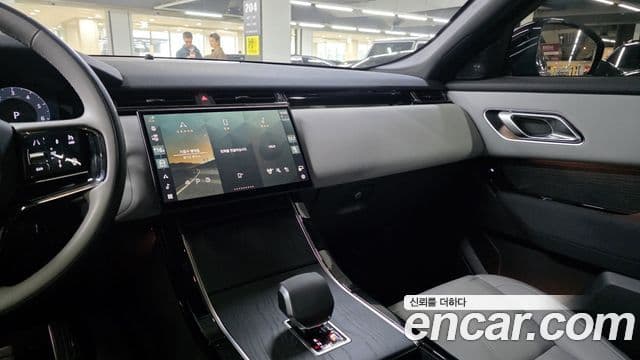 Land Rover Range Rover Velar 2024 — Şəkil 9/20