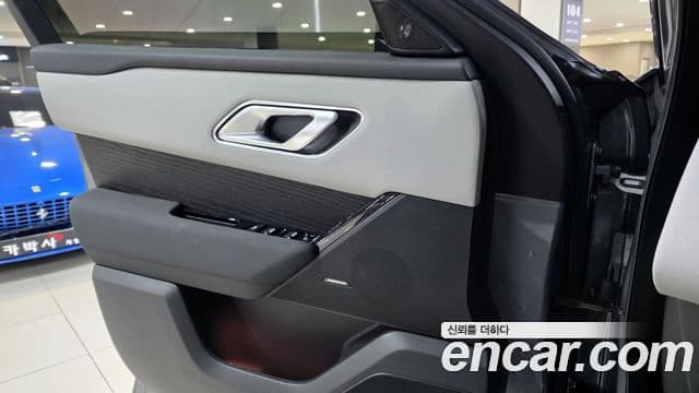 Land Rover Range Rover Velar 2024 — Şəkil 15/20