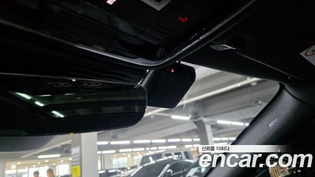 Land Rover Range Rover Velar 2024 — Şəkil 18/20