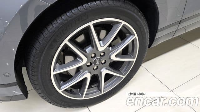 Land Rover Range Rover Velar 2024 — Şəkil 19/20
