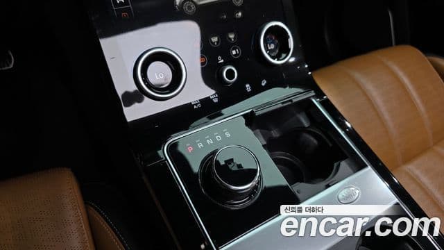 Land Rover Range Rover Velar 2019 — ფოტო 15/20