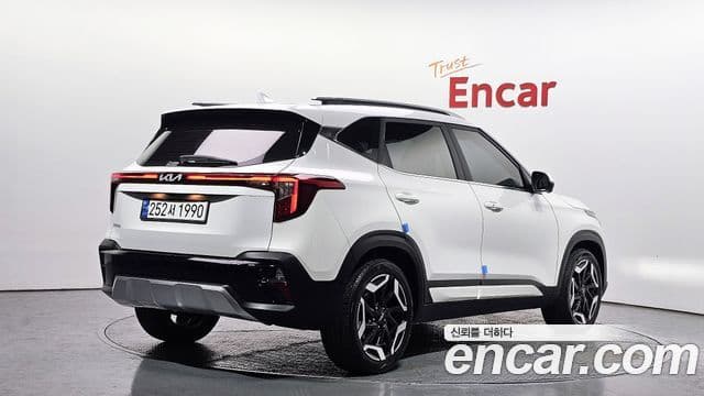 Kia Seltos 2023 — Photo 2/33