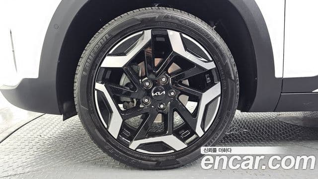 Kia Seltos 2023 — Photo 24/33