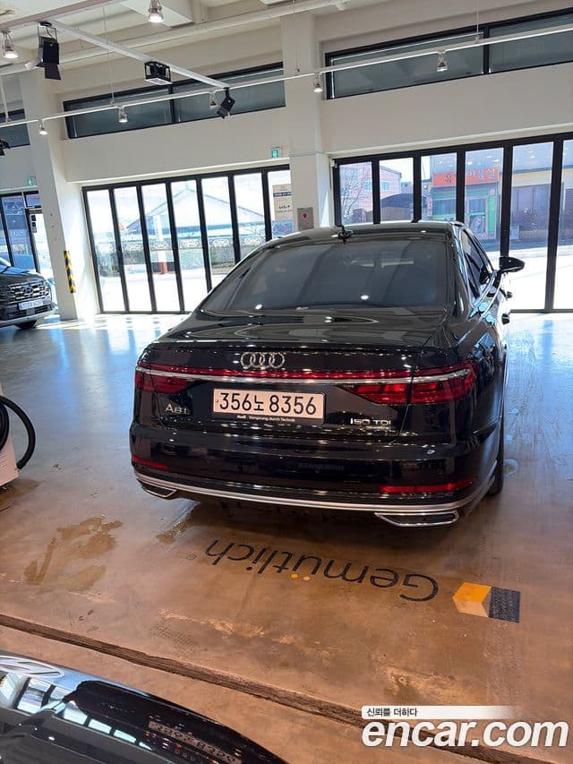 Audi A8 2020 — Фото 2/10