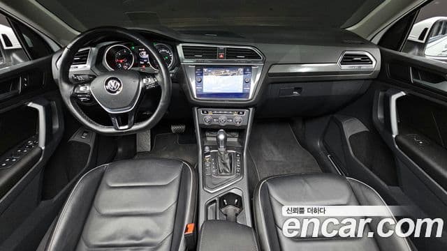 Volkswagen Tiguan 2018 — ფოტო 7/20