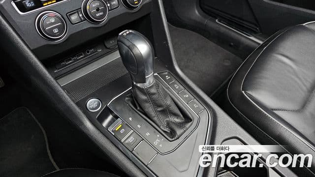Volkswagen Tiguan 2018 — ფოტო 9/20