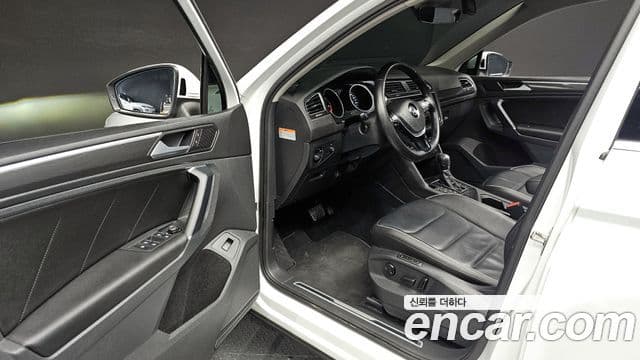 Volkswagen Tiguan 2018 — ფოტო 10/20