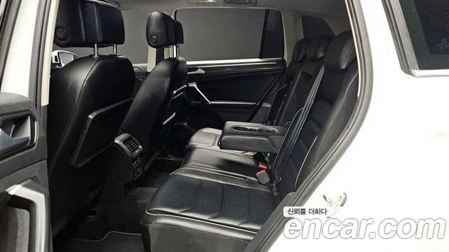 Volkswagen Tiguan 2018 — ფოტო 11/20