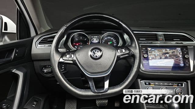 Volkswagen Tiguan 2018 — ფოტო 12/20
