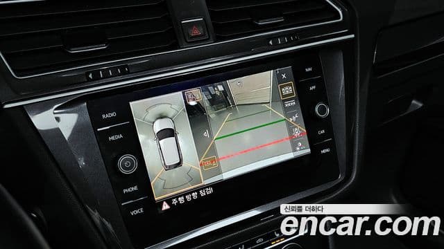 Volkswagen Tiguan 2018 — ფოტო 14/20