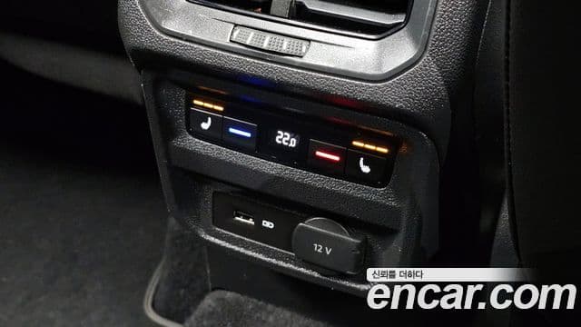 Volkswagen Tiguan 2018 — ფოტო 16/20