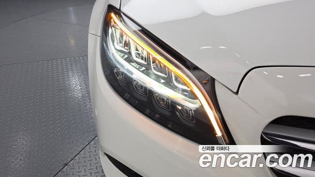 Mercedes-Benz C-Class 2020 — Photo 18/32