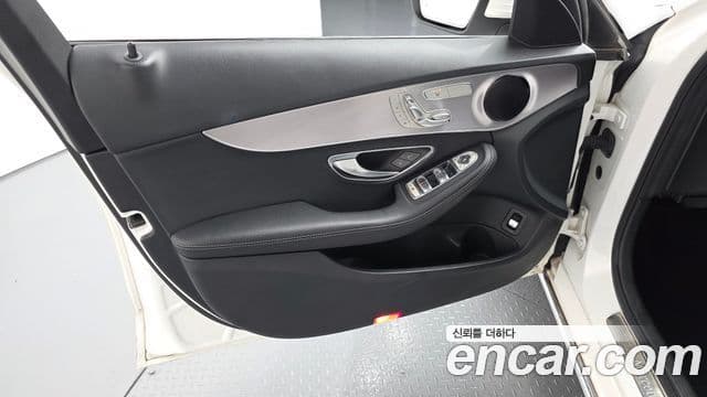 Mercedes-Benz C-Class 2020 — Photo 30/32