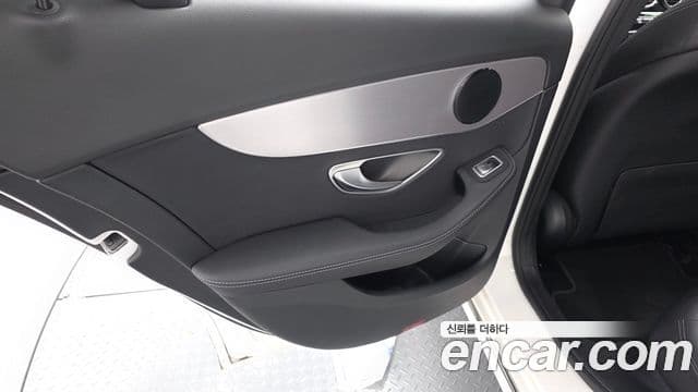 Mercedes-Benz C-Class 2020 — Photo 3/32