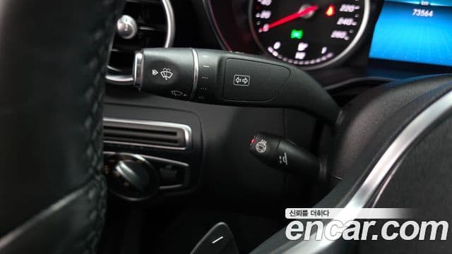 Mercedes-Benz C-Class 2020 — Photo 11/32