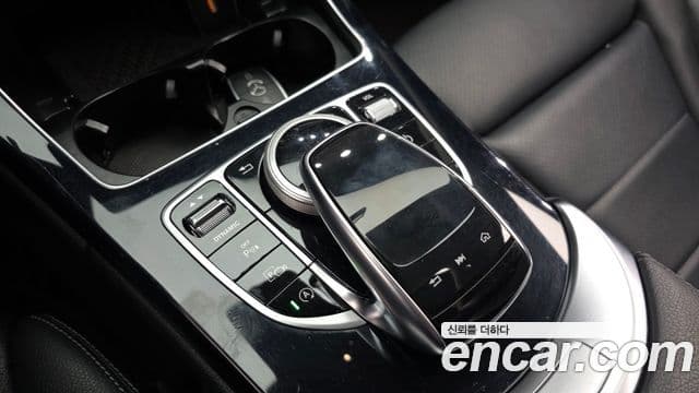 Mercedes-Benz C-Class 2020 — Photo 32/32