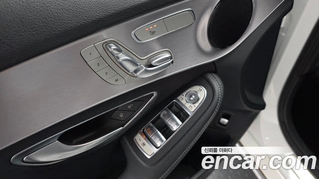 Mercedes-Benz C-Class 2020 — Photo 21/32