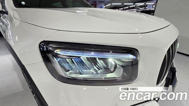 Mercedes-Benz GLB-Class 2025 — ფოტო 4/20
