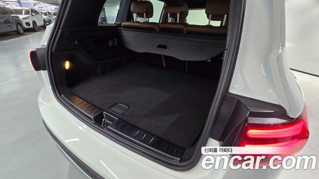 Mercedes-Benz GLB-Class 2025 — ფოტო 8/20