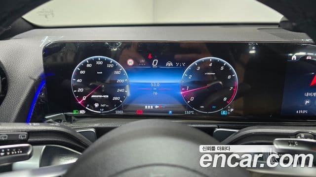 Mercedes-Benz GLB-Class 2025 — ფოტო 16/20