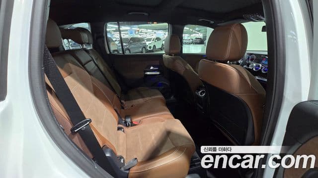 Mercedes-Benz GLB-Class 2025 — ფოტო 18/20