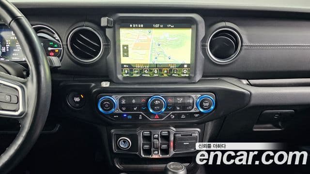 Jeep Wrangler 2021 — Şəkil 16/20