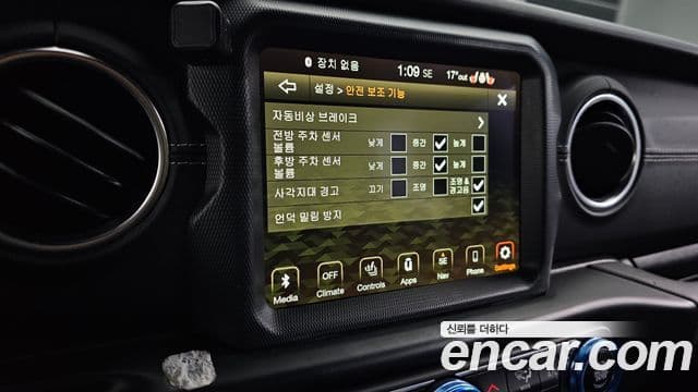 Jeep Wrangler 2021 — Şəkil 18/20