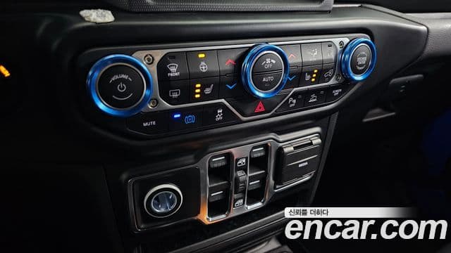Jeep Wrangler 2021 — Şəkil 19/20