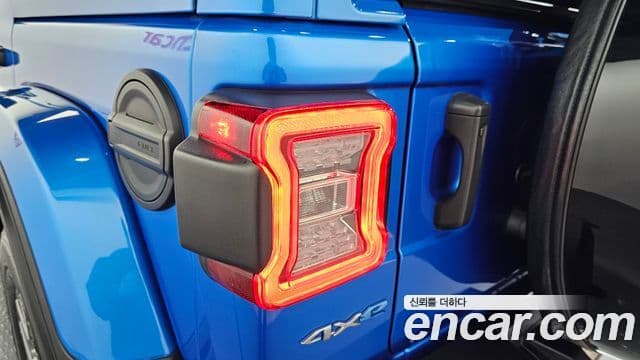 Jeep Wrangler 2021 — Photo 25/30