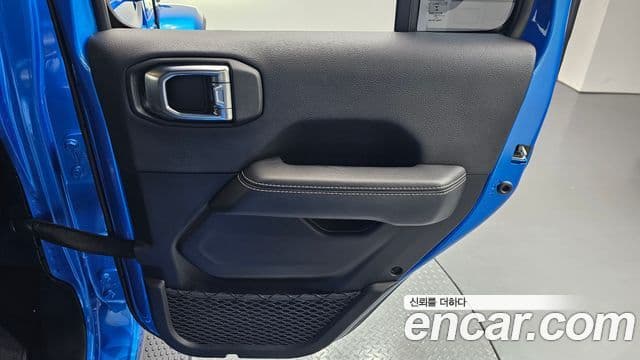 Jeep Wrangler 2021 — Photo 26/30
